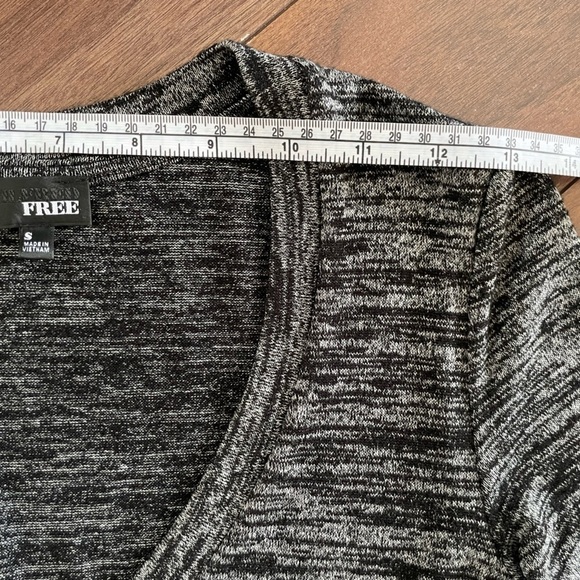 Aritzia Wilfred Free Luma Cut Out Tee - Picture 10 of 14